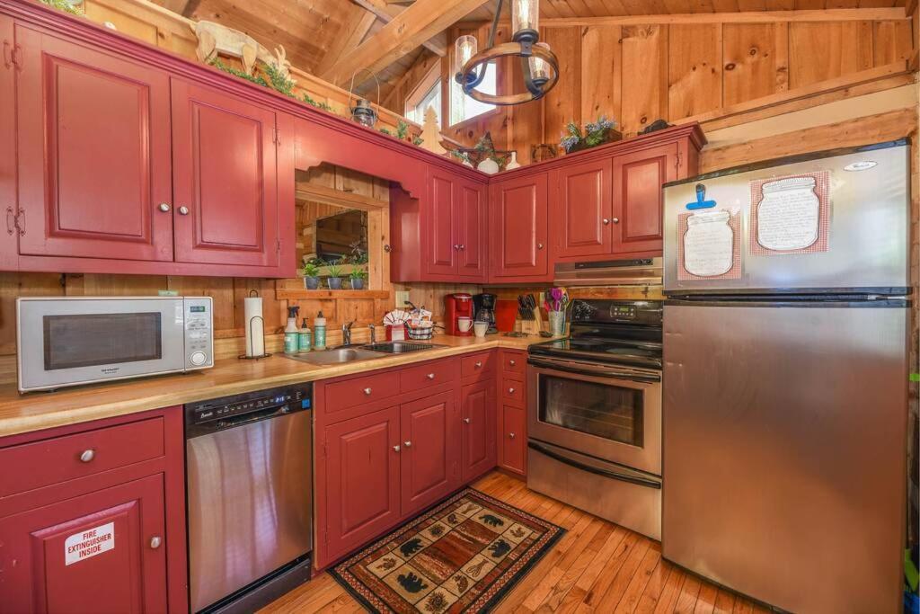 View! Cozy, Private, Fireplace, Hot Tub Log Cabin, Honeymoon! Sevierville Exterior foto