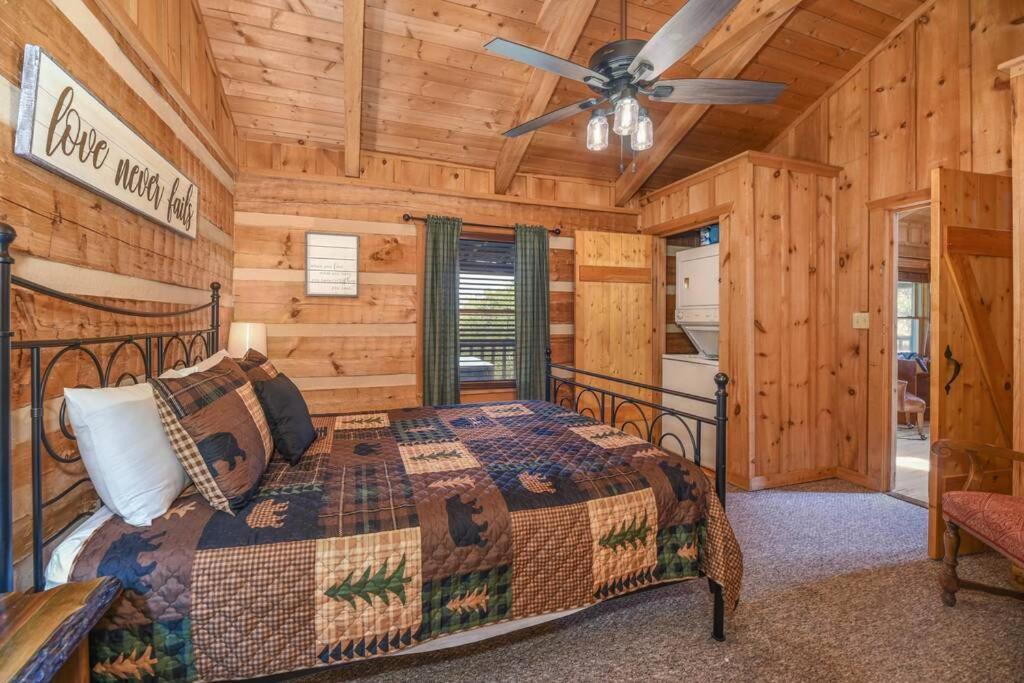 View! Cozy, Private, Fireplace, Hot Tub Log Cabin, Honeymoon! Sevierville Exterior foto