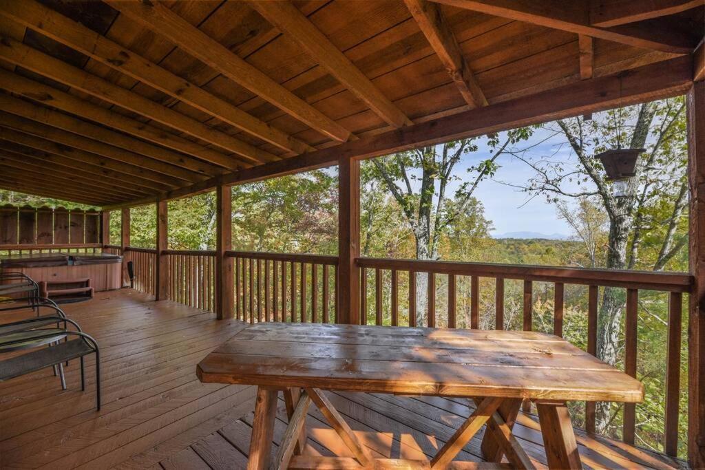 View! Cozy, Private, Fireplace, Hot Tub Log Cabin, Honeymoon! Sevierville Exterior foto