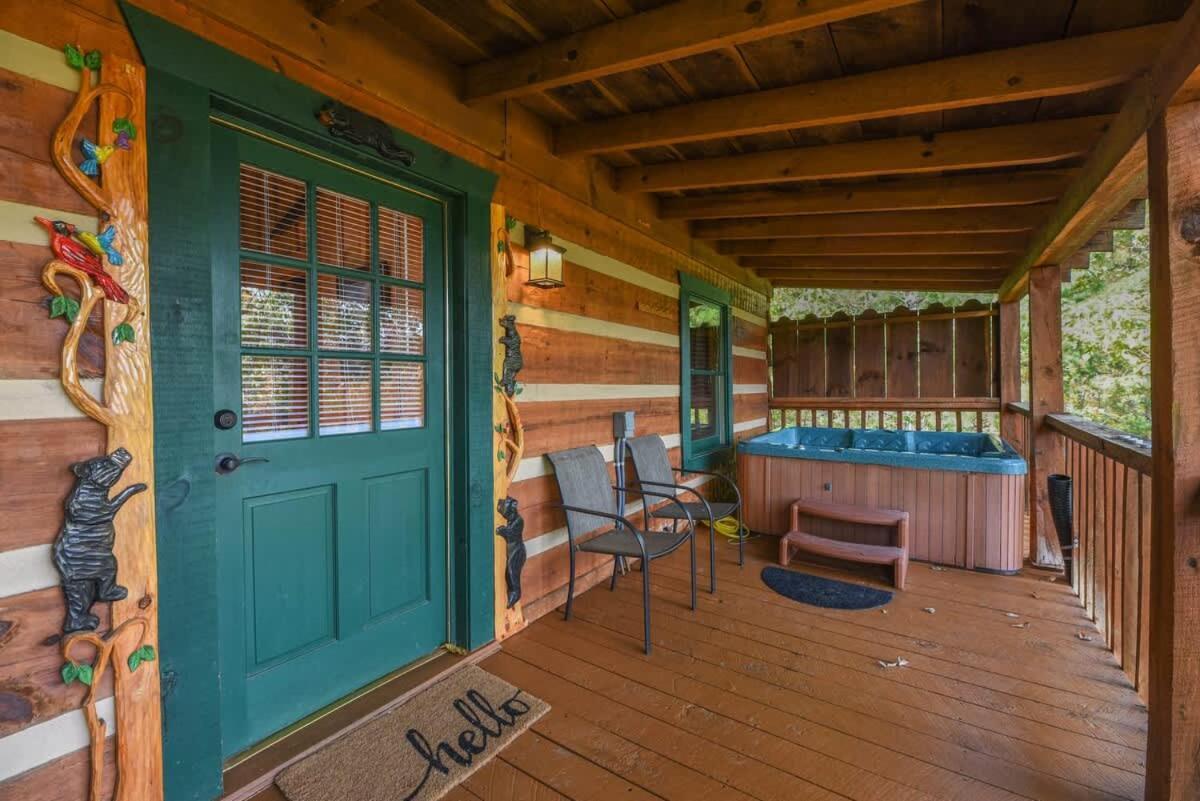 View! Cozy, Private, Fireplace, Hot Tub Log Cabin, Honeymoon! Sevierville Exterior foto
