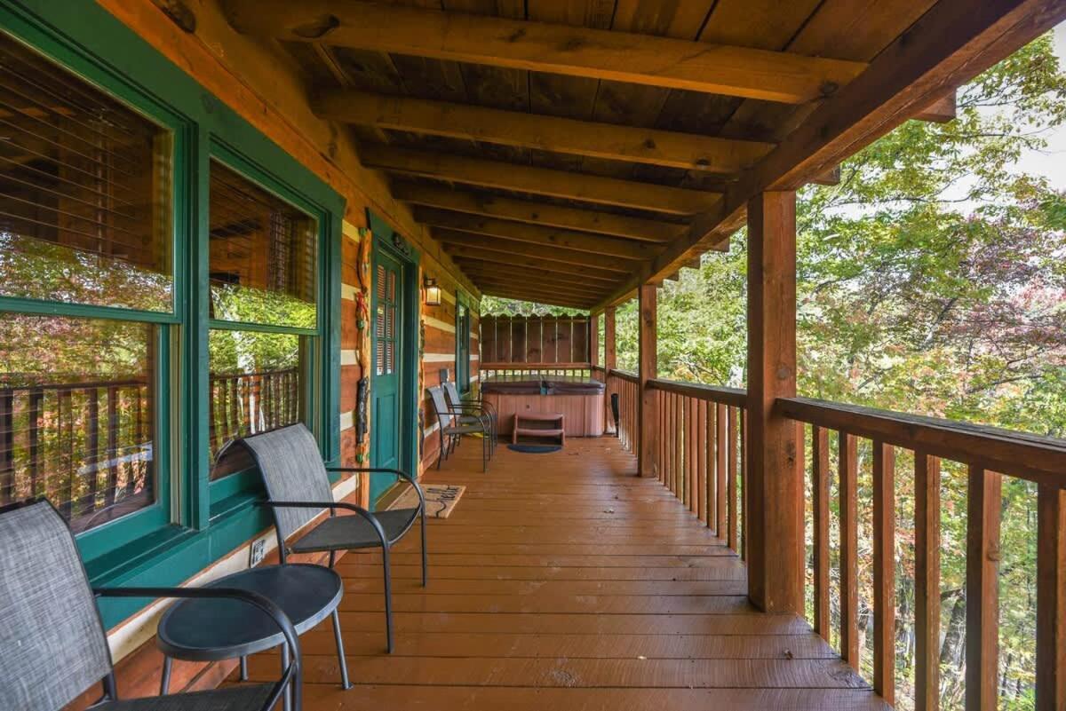 View! Cozy, Private, Fireplace, Hot Tub Log Cabin, Honeymoon! Sevierville Exterior foto