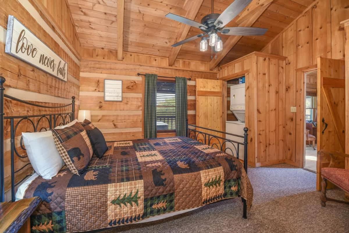 View! Cozy, Private, Fireplace, Hot Tub Log Cabin, Honeymoon! Sevierville Exterior foto