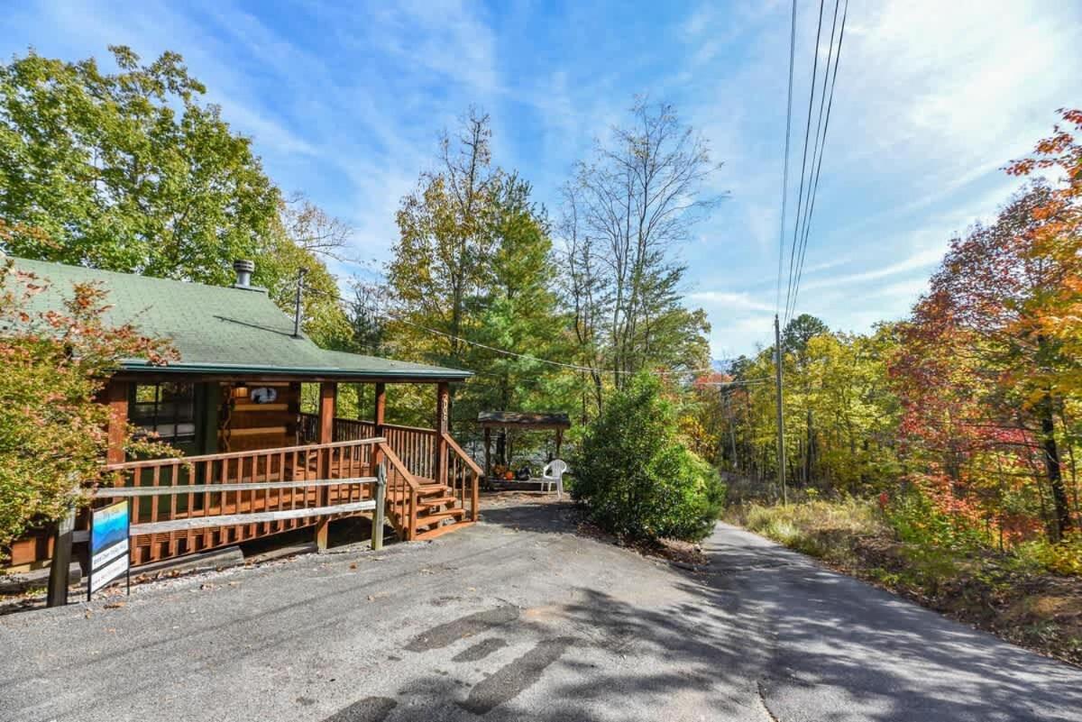 View! Cozy, Private, Fireplace, Hot Tub Log Cabin, Honeymoon! Sevierville Exterior foto