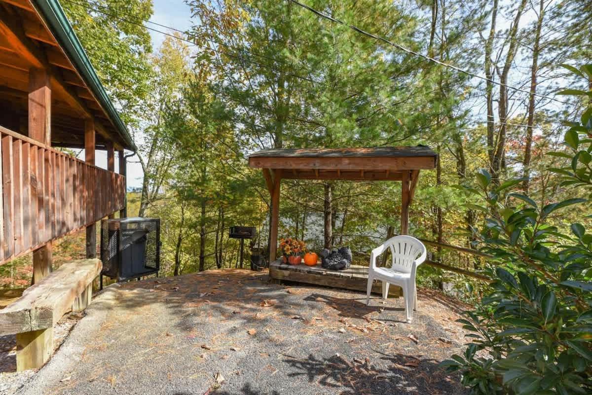 View! Cozy, Private, Fireplace, Hot Tub Log Cabin, Honeymoon! Sevierville Exterior foto